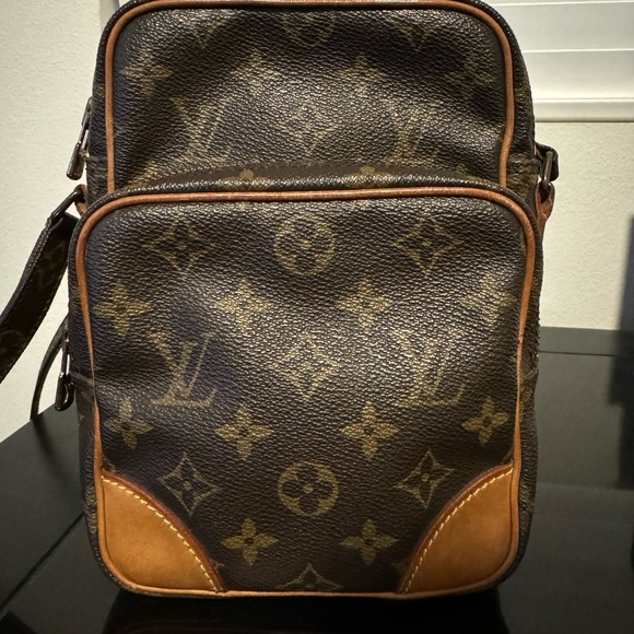 LOUIS VUITTON Amazon Shoulder Bag 💼 F10 - Picture 2 of 15